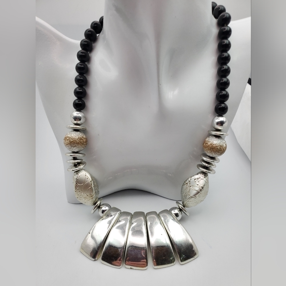 The‎ priestess spiked ball beaded necklace N2437